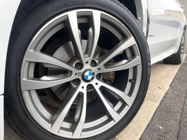 ●純正20インチアルミホイール:輸入車ならではの卓越した走りを支えるホイールと足回りです!日本車の走りに慣れている方にもぜひ体感して頂きたいほど、高いレベルでまとまっています!