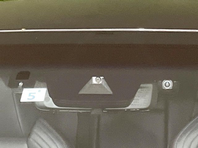 【トヨタセーフティセンス】走行中に前方の車両等を認識し、衝突しそうな時は警報とブレーキで衝突回避と被害軽減をアシスト。より安全にドライブをお楽しみいただけます。