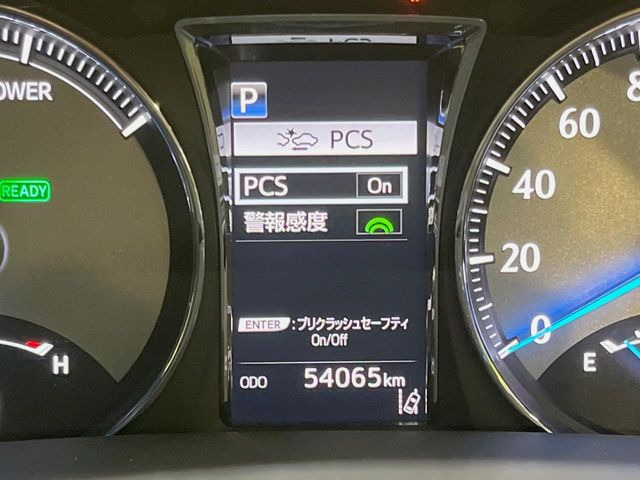 【プリクラッシュセーフティ】前方の車両等を検知し、衝突しそうな時は警報で注意を促し、ブレーキを踏む力をサポート。ブレーキを踏めなかった場合は衝突被害軽減ブレーキが作動、衝突回避をサポートします。