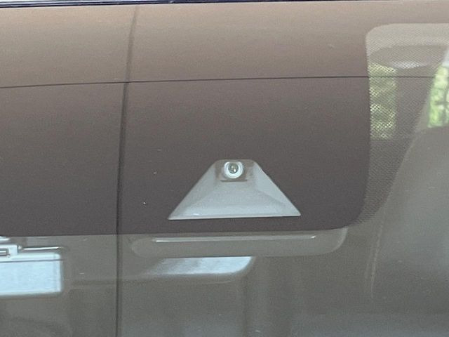 �y�G�}�[�W�F���V�[�u���[�L�z���s���ɑO���̎ԗ�����F�����A�Փ˂������Ȏ��͌x��ƃu���[�L�ŏՓˉ���Ɣ�Q�y�����A�V�X�g�B�����S�Ƀh���C�u�����y���݂��������܂��B