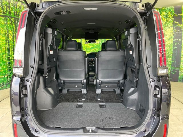 ���i�̂���������ʋ΁A���}���ɏ\���ȉ׎��X�y�[�X���m�ۂ��Ă���܂��B�Z�J���h�V�[�g��|���ƁA�傫�ȉו��̐ύڂ��\�ł���