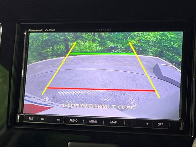 【バックカメラ】駐車時に後方がリアルタイム映像で確認できます。大型商業施設や立体駐車場での駐車時や、夜間のバック時に大活躍!運転スキルに関わらず、今や必須となった装備のひとつです!