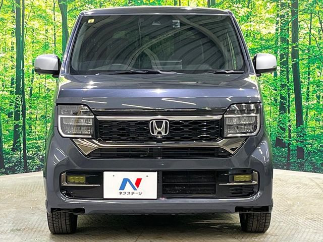 大好評を頂いておりますボディコートも好評受付中。高透明度のガラス皮膜で撥水はもちろん、上質なツヤ・光沢を実現。紫外線や酸性雨から大切な愛車を保護し、色あせ・劣化を防止。