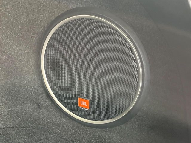 �yJBL�T�E���h�V�X�e���z���[�J�[�I�v�V�����̍��i�ʃT�E���h�V�X�e���𓋍ځB��p�̃`���[�j���O���{���ꂽ�召�l�X�ȃX�s�[�J�[����ǎ��ȃT�E���h���t�ł��A�Տꊴ���ӂ�鉹����Ԃ����o���܂��B