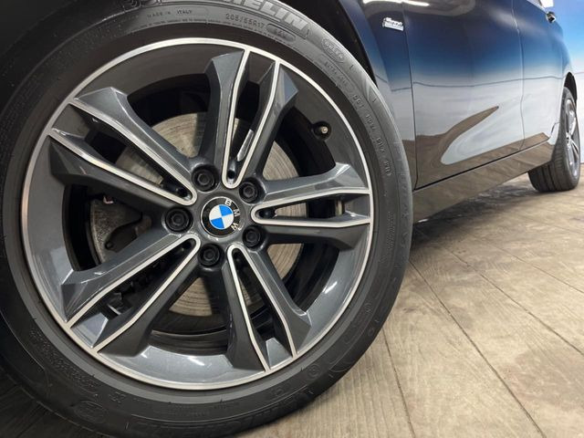 ●純正17インチアルミホイール:輸入車ならではの卓越した走りを支えるホイールと足回りです!日本車の走りに慣れている方にもぜひ体感して頂きたいほど、高いレベルでまとまっています!