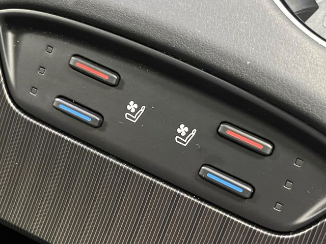 【シートベンチレーション】夏場は涼しい風でお尻や背中の熱やムレを防ぎ、冬はエアコンよりも早く温まってポカポカに!季節を問わず快適に過ごせます。