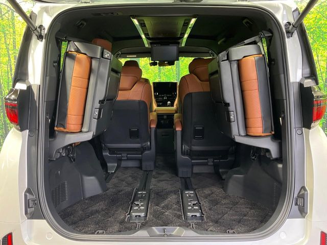 ���i�̂���������ʋ΁A���}���ɏ\���ȉ׎��X�y�[�X���m�ۂ��Ă���܂��B�Z�J���h�V�[�g��|���ƁA�傫�ȉו��̐ύڂ��\�ł���