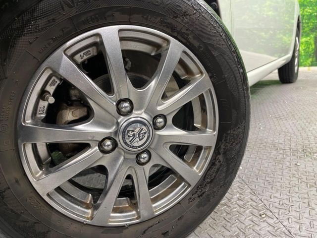 【アルミホイール】外観にマッチしたアルミホイールを装着しております。各種アルミホイールや、スタッドレスタイヤも取扱いしております。是非ご相談ください♪