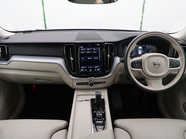 XC60B5 AWD モメンタム 4WD