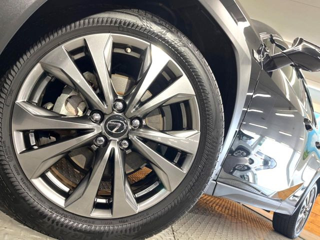 �y����18�C���`�A���~�z�C�[���z�O�ςɃ}�b�`���������A���~�z�C�[���𑕒����Ă���܂��B�e��ЊO�A���~�z�C�[����A�X�^�b�h���X�^�C�����戵�����Ă���܂��B���񂲑��k����������