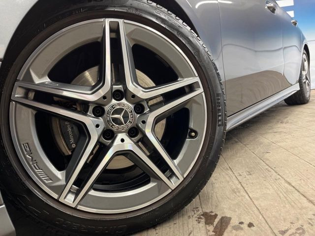 ●純正18インチアルミホイール:輸入車ならではの卓越した走りを支えるホイールと足回りです!日本車の走りに慣れている方にもぜひ体感して頂きたいほど、高いレベルでまとまっています!