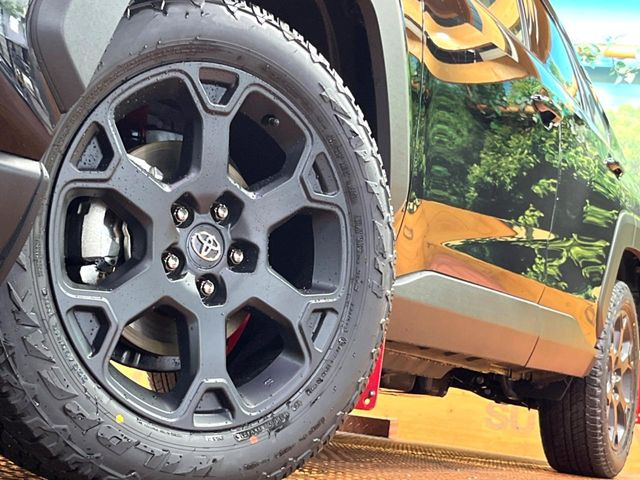 �y����18�C���`�A���~�z�C�[���z�O�ςɃ}�b�`���������A���~�z�C�[���𑕒����Ă���܂��B�e��ЊO�A���~�z�C�[����A�X�^�b�h���X�^�C�����戵�����Ă���܂��B���񂲑��k����������