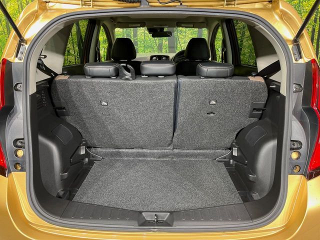 ���i�̂���������ʋ΁A���}���ɏ\���ȉ׎��X�y�[�X���m�ۂ��Ă���܂��B�Z�J���h�V�[�g��|���ƁA�傫�ȉו��̐ύڂ��\�ł���