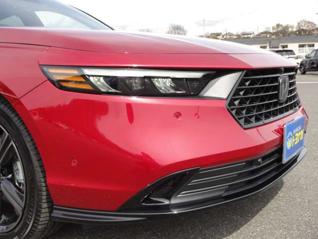 ★LEDヘッドライト&オートハイビーム★パワフルな光量で夜間走行の視界を確保!耐久性も高く省電力にも貢献★更に先行車や対向車のライトを認識し、ハイビームとロービームを自動で切替えるハイビームアシスト!