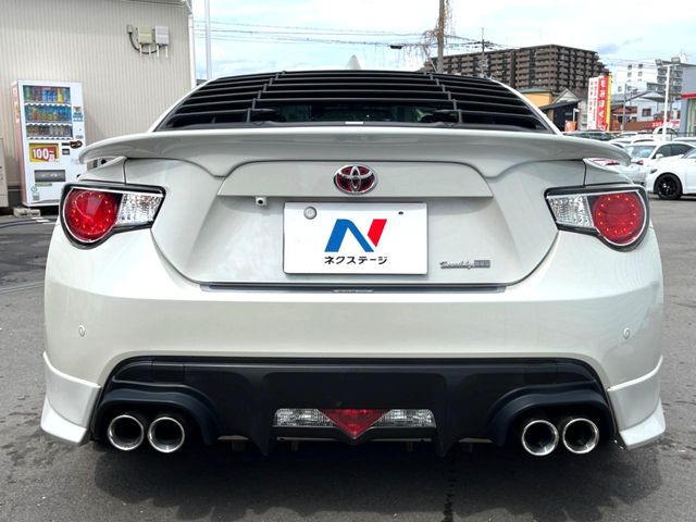 安心の最長10年・走行無制限保証(有償)をご用意。保証内容も充実はもちろん、無料点検&オイル交換や、年中無休の全国・24時間ロードサービスも付帯されておりますのでご安心下さい。