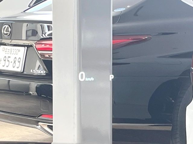 �y�J���[�w�b�h�A�b�v�f�B�X�v���C�z���݂̑��x�⑖�s�����f�W�^���\���ŉ^�]�ȑO���̃K���X�ɓ��e!�J���[�t���Ŏ��F���������A�^�]���ڐ������炳���K�v�ȏ����m�F�ł���̂łƂ��Ă��֗��ň��S!