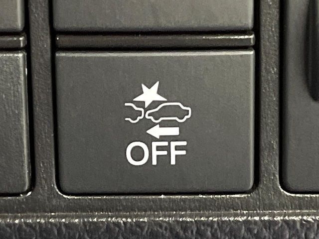 【ホンダセンシング】走行中に前方の車両等を認識し、衝突しそうな時は警報とブレーキで衝突回避と被害軽減をアシスト。より安全にドライブをお楽しみいただけます。