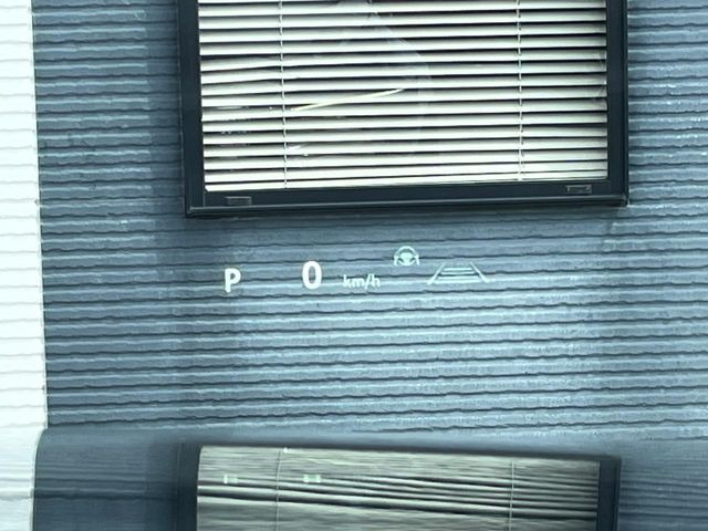 �y�w�b�h�A�b�v�f�B�X�v���C�z���݂̑��x�⑖�s�����f�W�^���\���ŉ^�]�ȑO���̃K���X�ɓ��e!�^�]���A�ڐ������炳���K�v�ȏ����m�F�ł���̂łƂ��Ă��֗��ň��S!