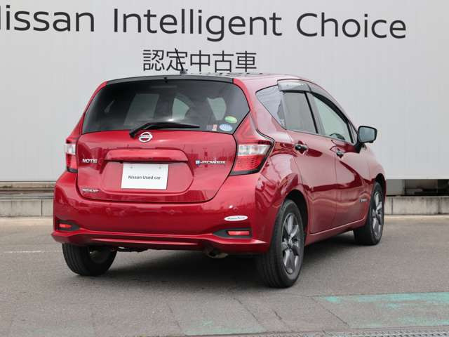 ノート1.2 e-POWER メダリスト ブラックアロー