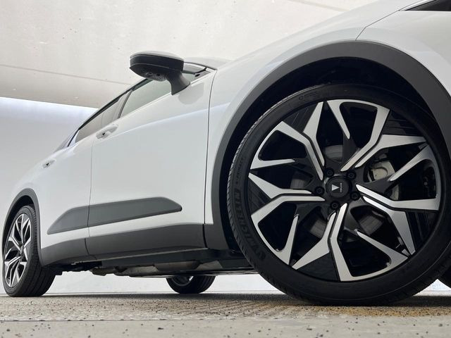 �y����21�C���`�A���~�z�C�[���z�O�ςɃ}�b�`���������A���~�z�C�[���𑕒����Ă���܂��B�e��ЊO�A���~�z�C�[����A�X�^�b�h���X�^�C�����戵�����Ă���܂��B���񂲑��k����������