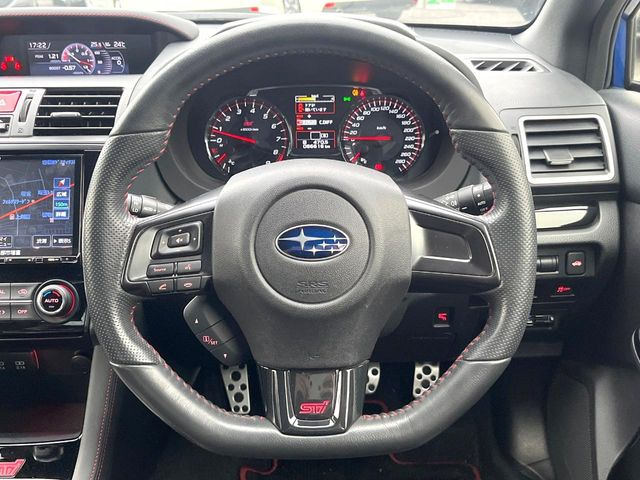 �y�����v�����X�e�A�����O�z�㎿�Ȋv���g�p���邱�ƂŁA��ɂ����������݂ƂĂ��^�]���₷���n���h���ł���