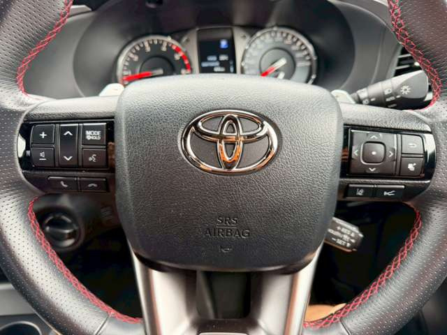 気になるお車がありましたら右の電話番号から直接お店にお問い合わせください。支払方法から車両情報、状態までなんでもご説明させて頂きます。スタッフ一同ご連絡お待ちしております。