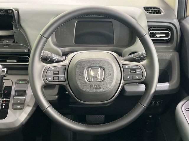 �y�����v�����X�e�A�����O�z�㎿�Ȋv���g�p���邱�ƂŁA��ɂ����������݂ƂĂ��^�]���₷���n���h���ł���