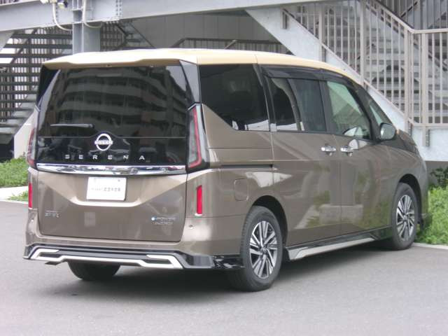 セレナ1.4 e-4ORCE ハイウェイスターV 4WD