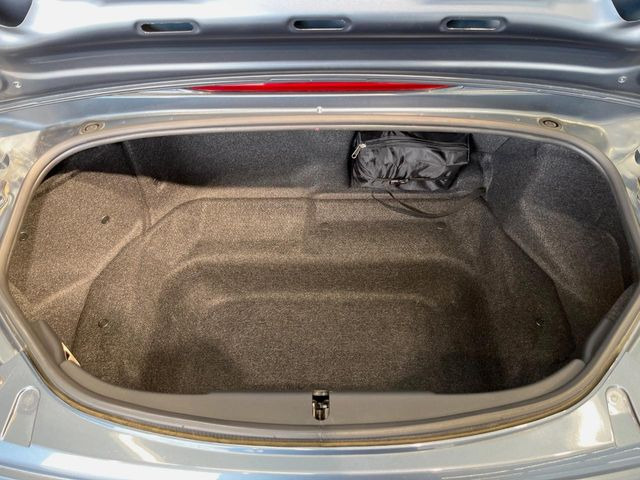 ���i�̂���������ʋ΁A���}���ɏ\���ȉ׎��X�y�[�X���m�ۂ��Ă���܂��B