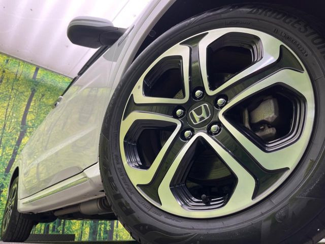 �y����17�C���`�A���~�z�C�[���z�O�ςɃ}�b�`���������A���~�z�C�[���𑕒����Ă���܂��B�e��ЊO�A���~�z�C�[����A�X�^�b�h���X�^�C�����戵�����Ă���܂��B���񂲑��k����������