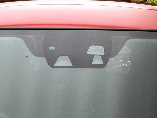 �y�X�}�[�g�u���[�L�T�|�[�g�z���s���ɑO���̎ԗ�����F�����A�Փ˂������Ȏ��͌x��ƃu���[�L�ŏՓˉ���Ɣ�Q�y�����A�V�X�g�B�����S�Ƀh���C�u�����y���݂��������܂��B