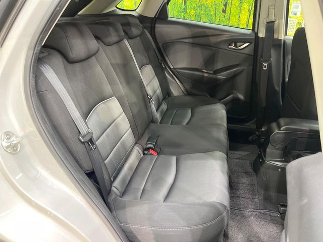 後部座席も気になるようなキズ・汚れやへたり等、大きなダメージはなく、良好な状態です。