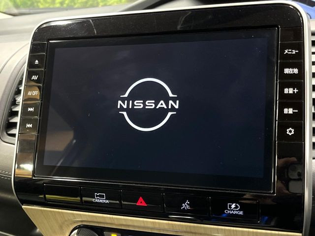 【純正10型ナビ】人気の純正ナビを装備。オーディオ機能も充実しており、Bluetooth接続すればお持ちのスマホやMP3プレイヤーの音楽を再生可能!毎日の運転がさらに楽しくなります!!