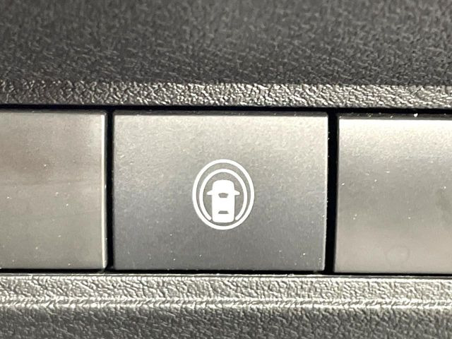 【インテリジェントエマージェンシーブレーキ】フロントカメラで前方の車両や歩行者を検知。衝突しそうな時は衝突被害軽減ブレーキが作動、衝突回避をサポート。より安全にドライブをお楽しみいただけます。