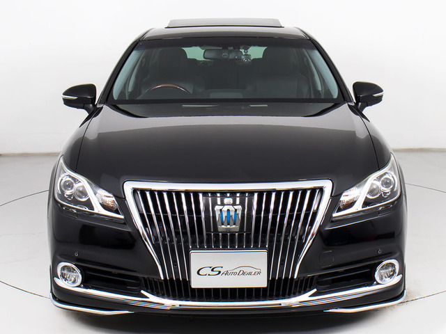 禁煙車です!室内は嫌なニオイも無く、すごく綺麗な状態です!禁煙車・・特にセダンタイプのお車では少ないですよね!!タバコのニオイが苦手なお客様必見です!快適にご乗車頂けます!!