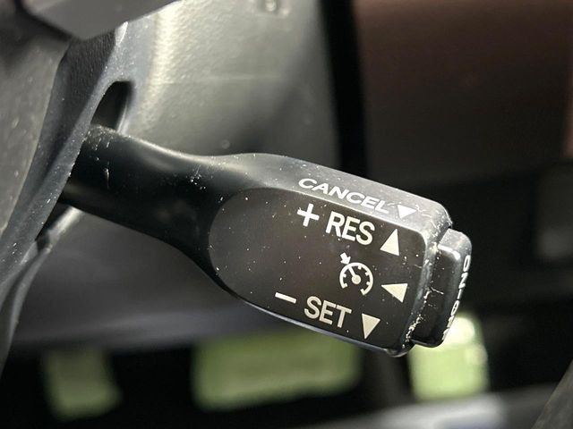 �y�N���[�Y�R���g���[���z�������H�����N���N���s�B�A�N�Z���𗣂��Ă���葬�x�ő��s���ł��A�������^�]���̕��S���y��!�����E�������ȒP�ȃX�C�b�`����Œ����ł��܂��B