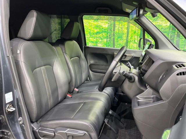 【黒革シート】高級感あふれる黒革シート。常に体に触れる部分だから、座り心地の良さにはこだわりたいですね♪汚れの付着や劣化を抑制する内装コーティング施工もおススメですよ♪