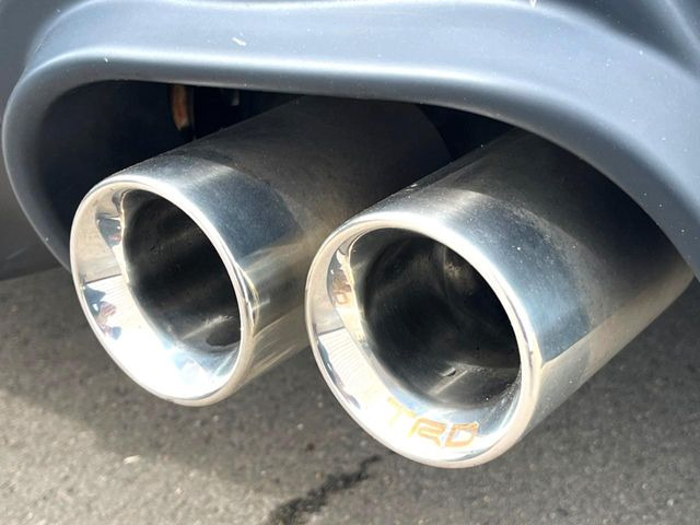 【TRD製マフラー】純正にはない個性あふれる「後ろ姿」を演出するTRDマフラー付き!ビジュアル・サウンド共にこだわりの一台に仕上がっております♪