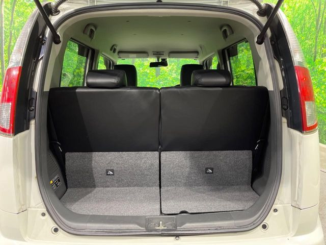 普段のお買い物や通勤、送迎等に十分な荷室スペースを確保しております。セカンドシートを倒すと、大きな荷物の積載も可能です♪