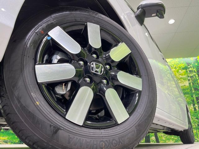 �y����15�C���`�A���~�z�C�[���z�O�ςɃ}�b�`���������A���~�z�C�[���𑕒����Ă���܂��B�e��ЊO�A���~�z�C�[����A�X�^�b�h���X�^�C�����戵�����Ă���܂��B���񂲑��k����������