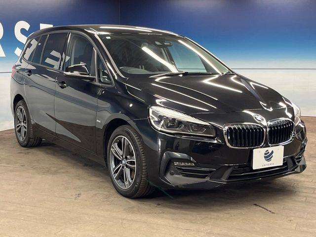 ●無料付帯の保証の他、安心の最長3年・走行無制限保証(有償)をご用意。輸入車を安心してお楽しみいただける様、保証内容も充実はもちろん、無料点検&オイル交換やロードサービスも付帯しております。