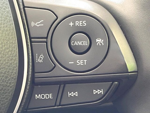 【レーダークルーズコントロール】高速道路での長距離走行が楽に!!自動で速度を保つクルーズコントロールが、衝突軽減システムと連携し、前方の車両を感知して車間を保つように速度調節してくれます!!