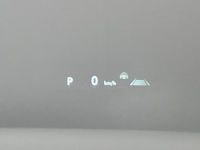 �y�J���[�w�b�h�A�b�v�f�B�X�v���C�z���݂̑��x�⑖�s�����f�W�^���\���ŉ^�]�ȑO���̃K���X�ɓ��e!�J���[�t���Ŏ��F���������A�^�]���ڐ������炳���K�v�ȏ����m�F�ł���̂łƂ��Ă��֗��ň��S!