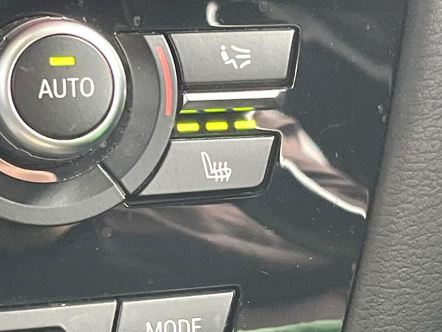 ●フロントシートヒーティング:運転席・助手席共に三段階で調節が可能なシートヒーターを装備しております。季節を問わず快適にご使用いただけます。