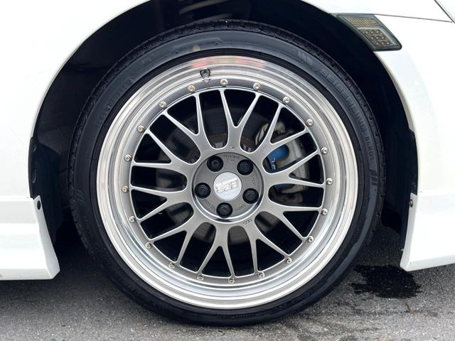 【BBS製18インチアルミホイール】大人気メーカーのホイールを装備♪軽量・高硬度のアルミホイールは、ハンドリング・加速など、走りの質を向上してくれます♪