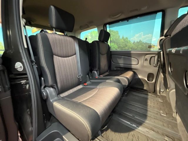 �Z�J���h�V�[�g�͒������������ƂȂ��Ă���A�X���C�h����ΒʘH�X�y�[�X���o��!�O��̈ړ����Ƃ��Ă��ȒP�ł�