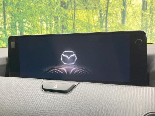 �y�}�c�_�R�l�N�g�z�ԓ��̕��͋C�Ƀ}�b�`������̌^�^�C�v�̃f�B�X�v���C�B�e����q�ݒ��Bluetooth�Đ����A�l�X�ȋ@�\���y���߂܂��B��pSD�J�[�h�̂��w���ŁA�i�r�@�\���g�p�o���܂��B