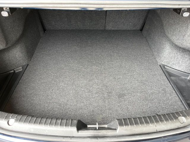 ���i�̂���������ʋ΁A���}���ɏ\���ȉ׎��X�y�[�X���m�ۂ��Ă���܂��B