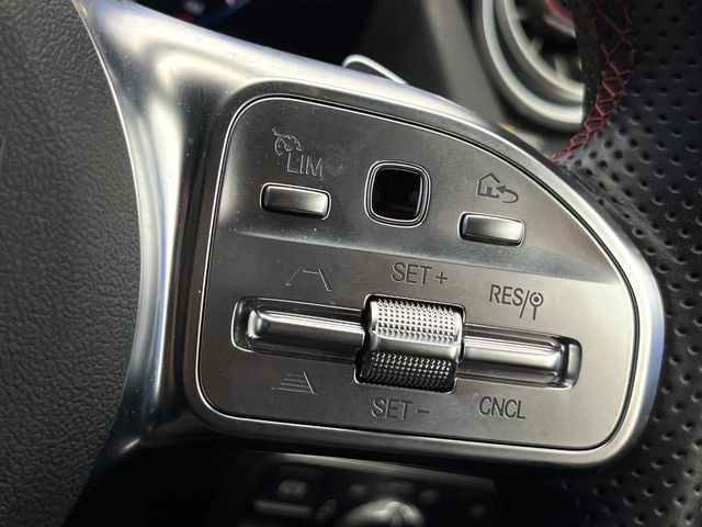 ●レーダークルーズコントロール:前の車との車間距離を一定にとりつつ、一定速度で自動走行してくれる次世代のクルーズコントロール!主に高速道路や自動車専用道路で使用する便利な機能です!