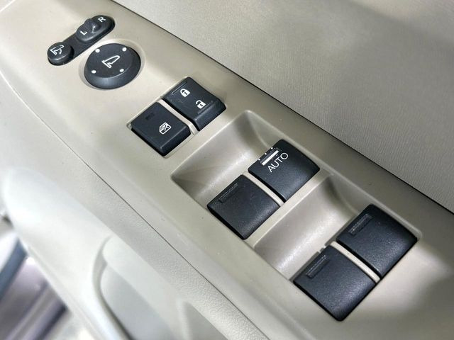 �y�d���i�[�~���[�z�T�C�h�~���[�͓d���i�[���ƂȂ��Ă���A�������ԏ�ł��L�Y�������X�N��}�����܂��B